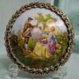 Figural Courting Couple Fabulous Enamel Compact by Atomette, N.Y. -  Made in England